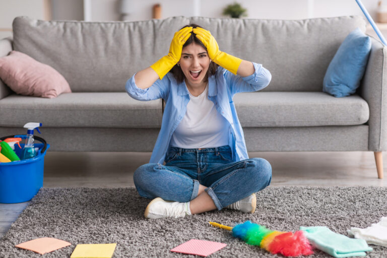 Jak skutecznie pokonać pleśń w domu?